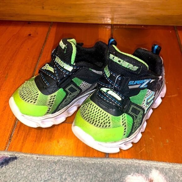 Kids Skechers size 6  - Picture 1 of 9